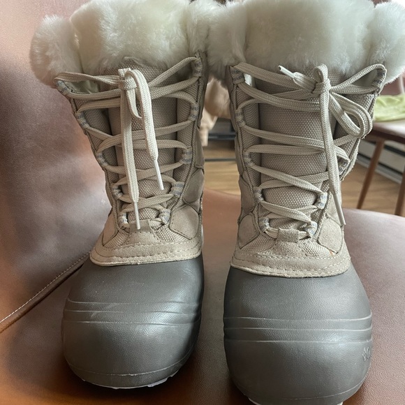 Columbia snow boots. This is my daughter’s shoes, a little small right now . - Picture 2 of 6